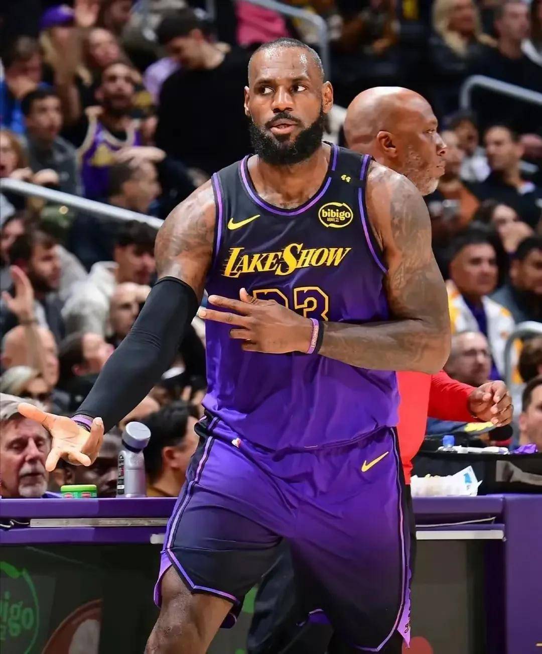 开云官网-湖人队经验老将频繁受伤，球队战力减弱