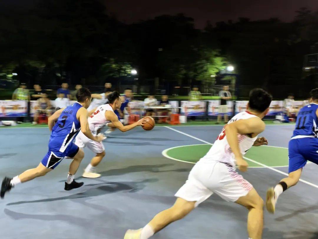 中美球队巅峰对决，双方争得难解难分