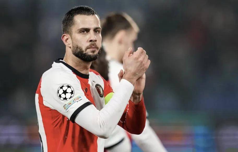 关于荷甲劲旅续约黄金一代,欧冠表现备受期待的信息 关于荷甲劲旅续约黄金一代,欧冠表现备受期待的信息