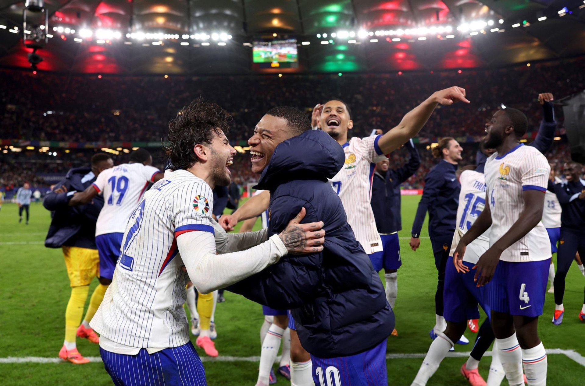 开云体育中国-关于法国女足团队力压对手，成功跻身半决赛的信息