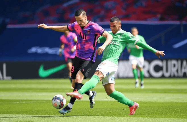 关于罗斯特广岛对圣埃蒂安，法甲大战一触即发的信息