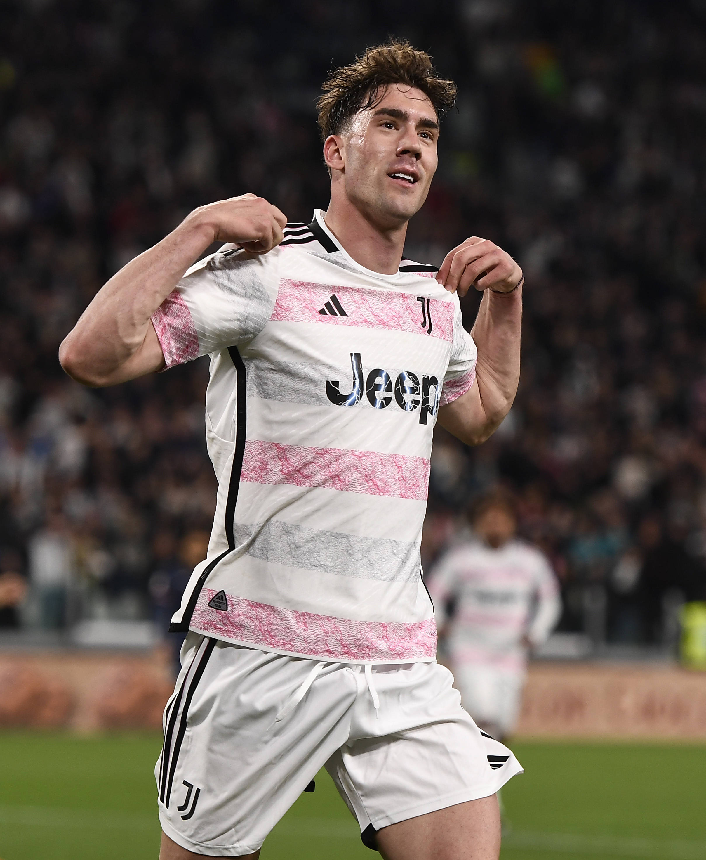 意大利足球巨星球员斗志昂扬,备战赛事加紧的简单介绍 意大利足球巨星球员斗志昂扬,备战赛事加紧的简单介绍