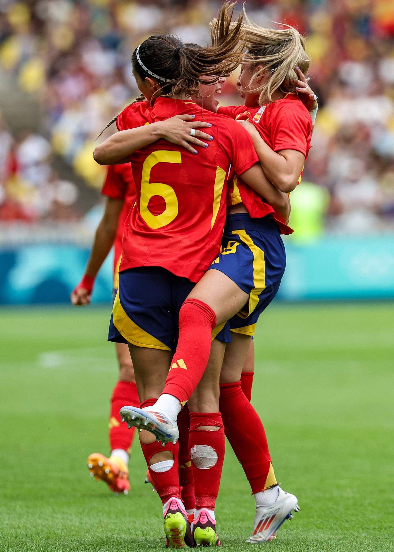 西班牙国家女子足球队实力突出，进入四强