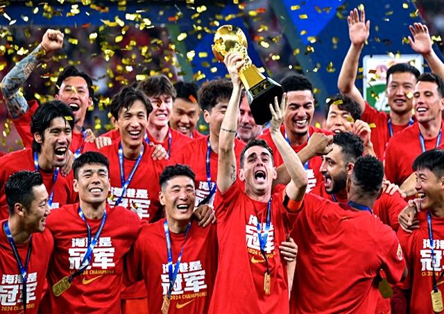 开云体育-包含热门球队再获胜利，球员庆祝全场观众挥舞彩色气球的词条