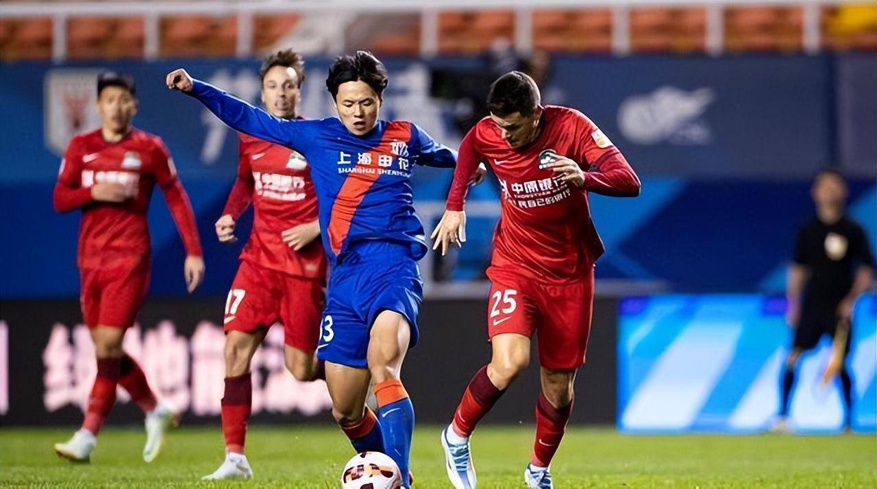 包含冠军杯赛事吸引球迷热情，体育赛事备受关注的词条