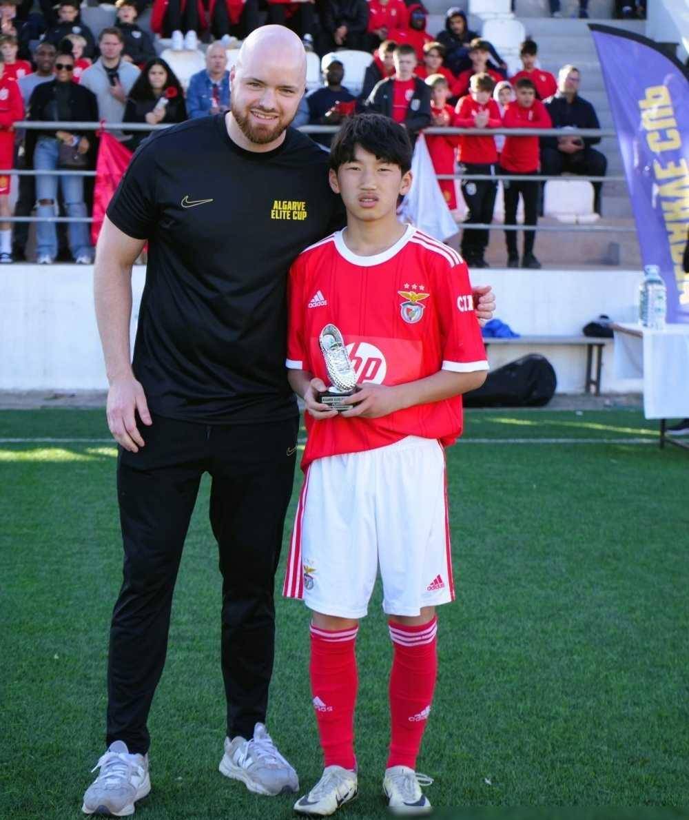 开云体育下载-关于西班牙足球传统豪门实力强劲，赛季表现亮眼的信息