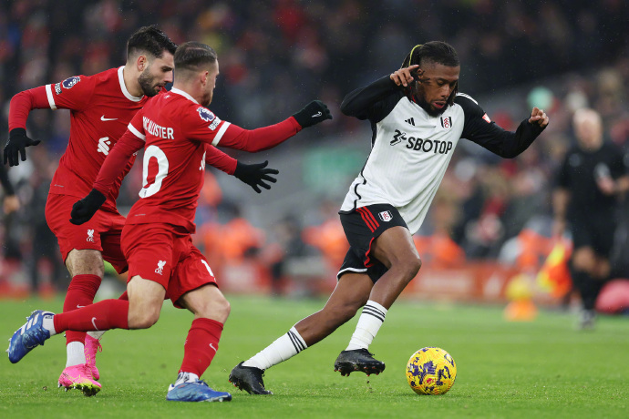 包含富勒姆遭遇失利，英超保级形势愈发惊险的词条