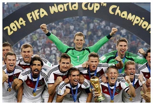 开云下载-荷兰大将光芒四射，助队轻松晋级欧洲杯