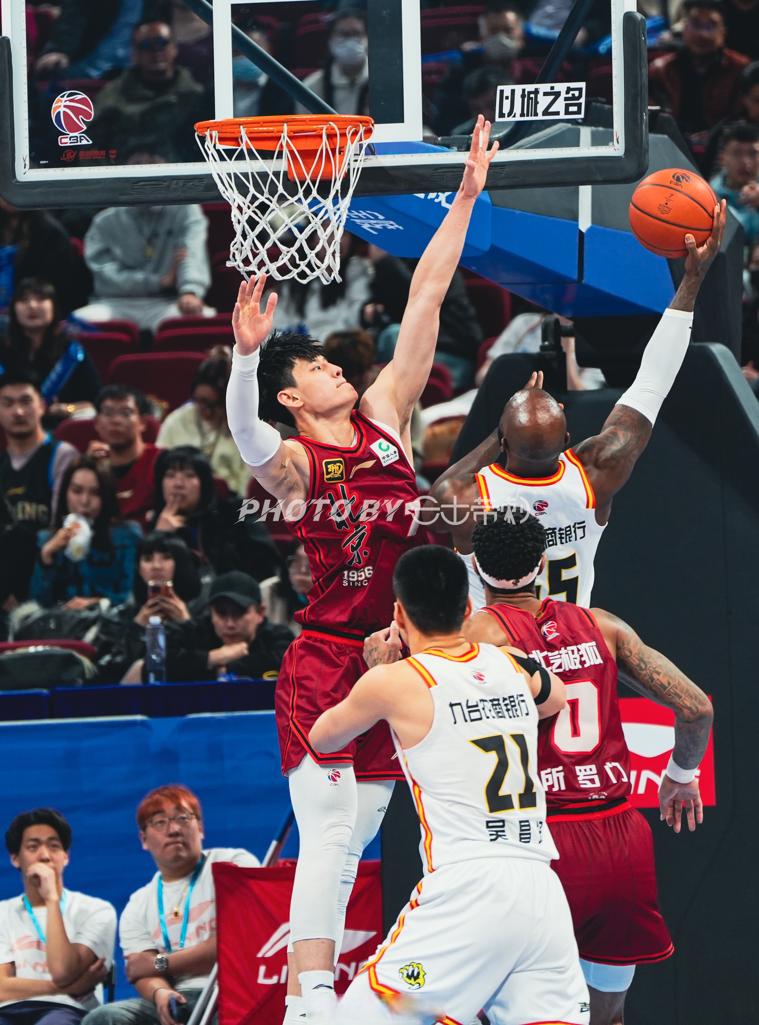 北京男篮尽展拼搏精神，赢得比赛胜利的简单介绍