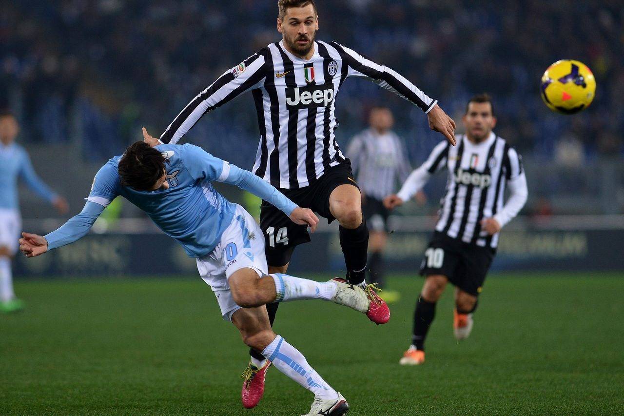 包含拉齐奥豪取三分，目标锁定欧冠席位的词条