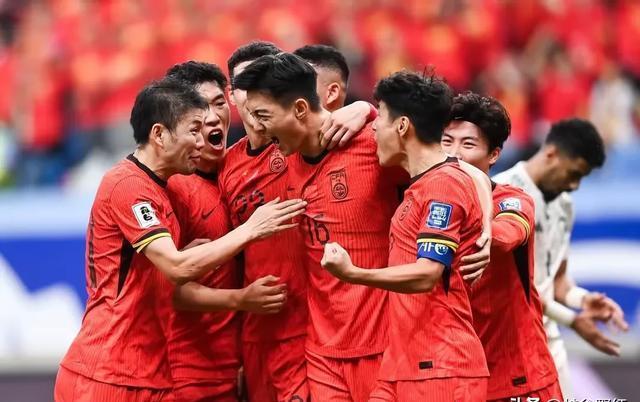 足球赛事氛围浓厚,球迷热情高涨的简单介绍 足球赛事氛围浓厚,球迷热情高涨的简单介绍