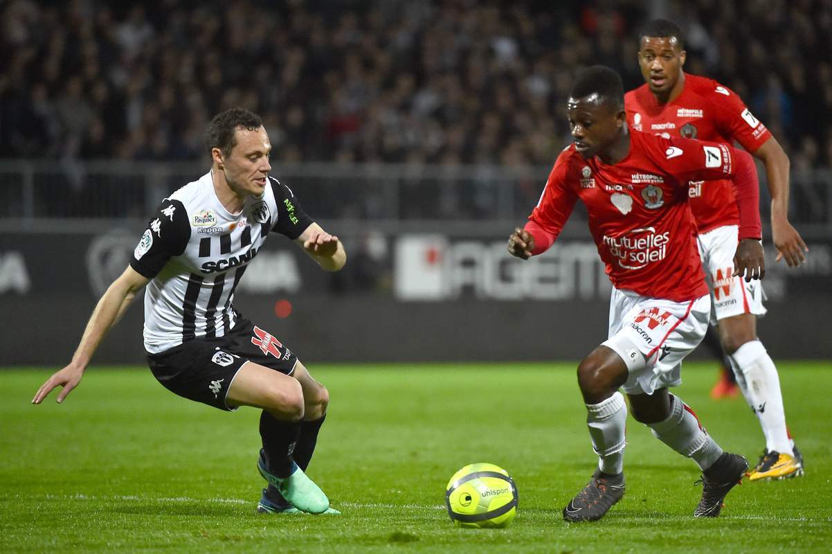 关于昂热实力不俗，法甲赛场一路领先的信息