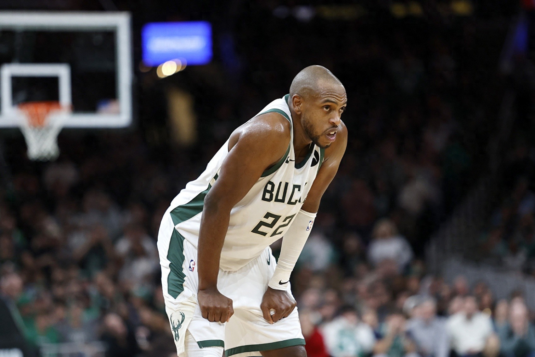 雄鹿再胜黄蜂，米德尔顿砍下全队最高分