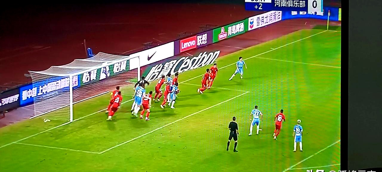 帕尔马后卫连续失误导致失球,球队防守问题尴尬的简单介绍 帕尔马后卫连续失误导致失球,球队防守问题尴尬的简单介绍