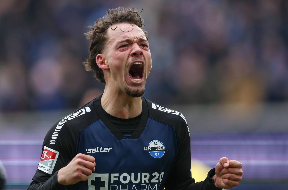 包含帕德博恩遭遇疲劳期，球队表现低迷的词条