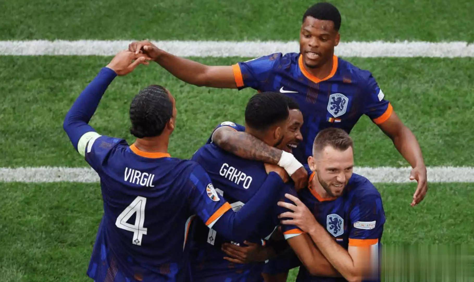 包含欧洲杯英国足球队在半决赛中胜利晋级，将与法国队争夺冠军！的词条