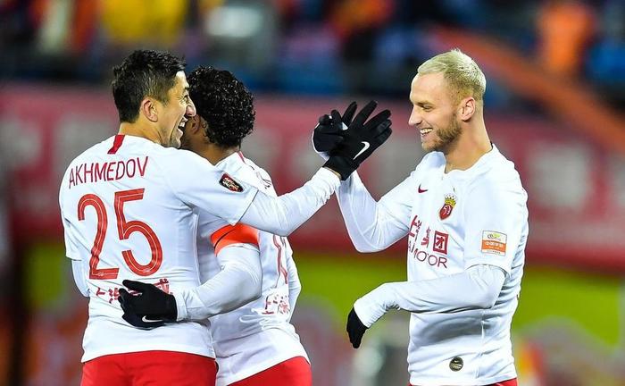 国安胜广州恒大,稳坐中超积分榜榜首 国安胜广州恒大,稳坐中超积分榜榜首