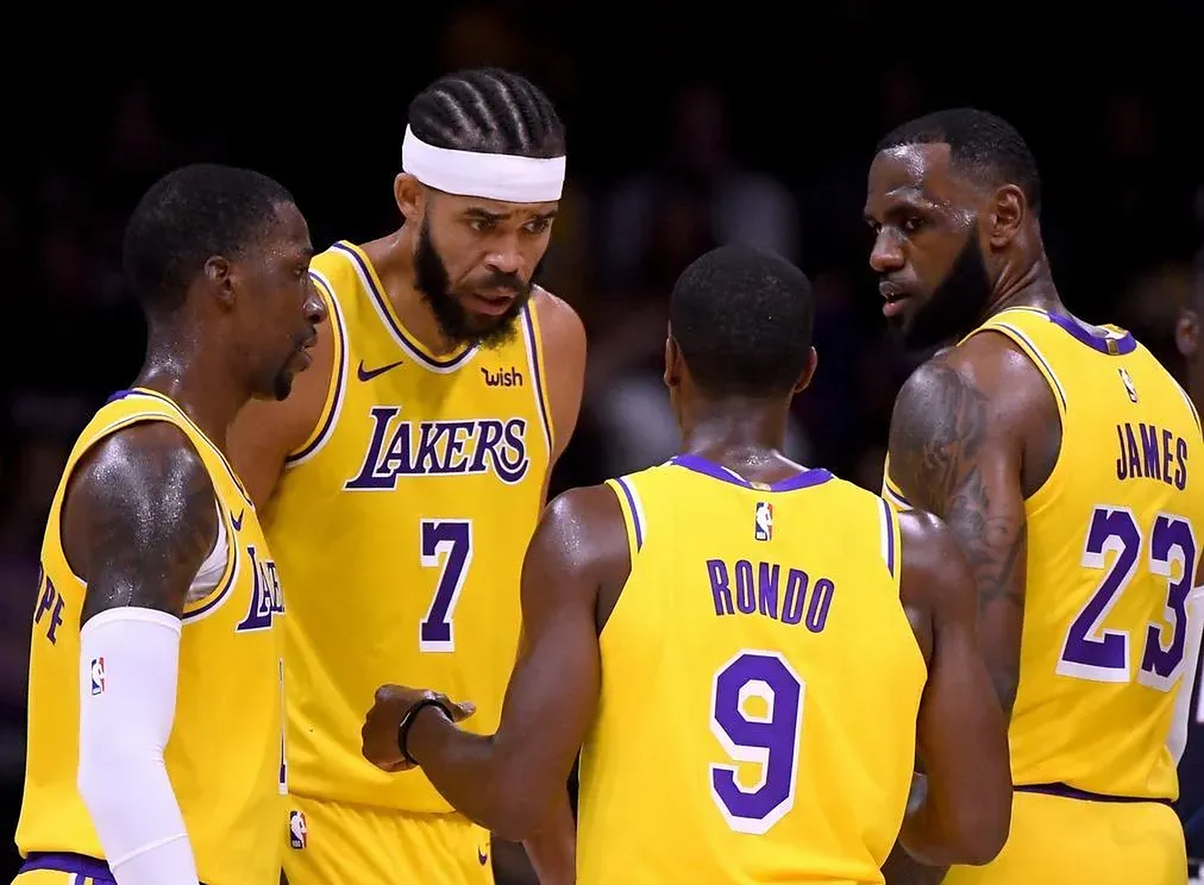 詹姆斯力压隆多,骑士止步23年以来首次晋级第二轮 詹姆斯力压隆多,骑士止步23年以来首次晋级第二轮