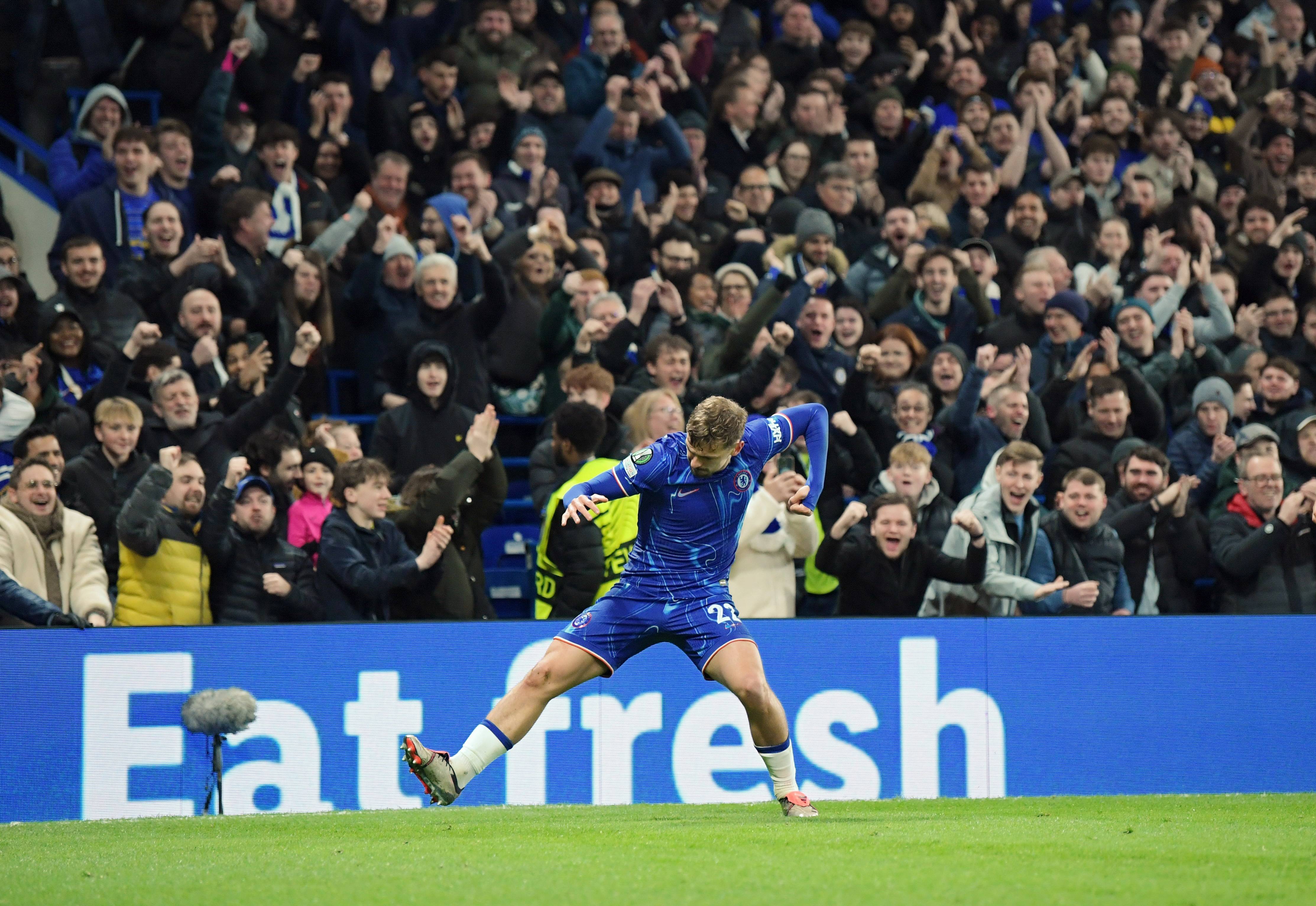 开云体育在线-切尔西表现出色，突破困难晋级