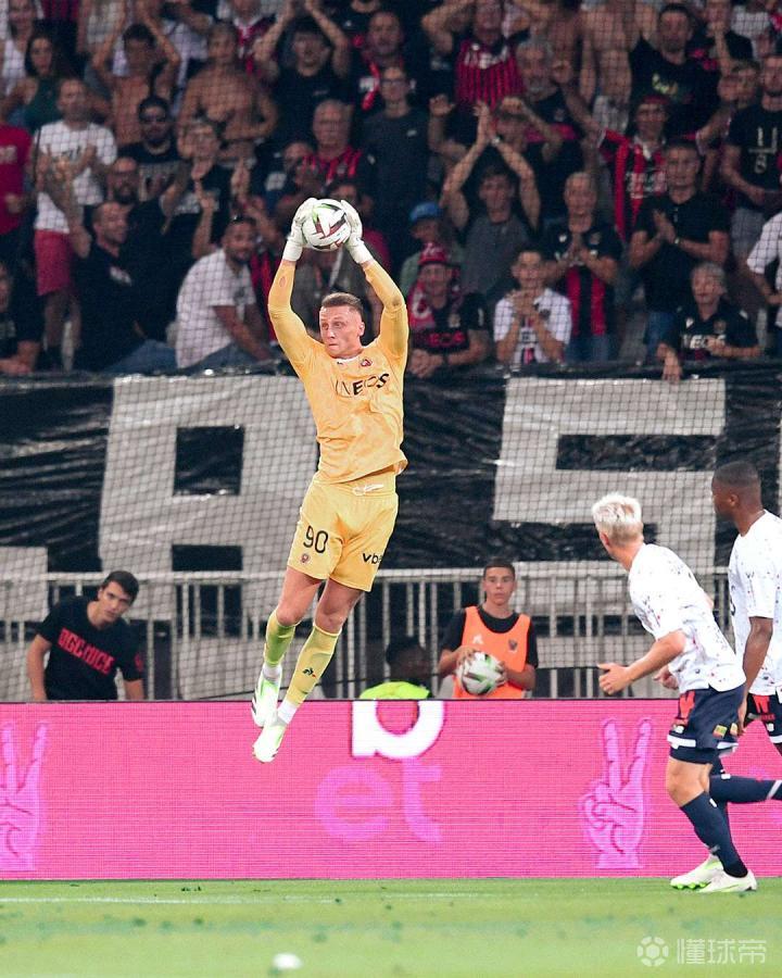 里尔客场大胜尼斯,保持联赛第一 里尔客场大胜尼斯,保持联赛第一