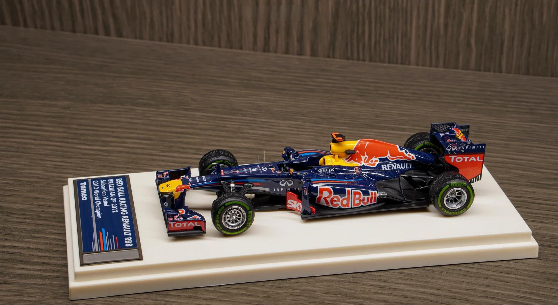 红牛车队鏖战雷诺车队,拉塞尔惊艳四座 红牛车队鏖战雷诺车队,拉塞尔惊艳四座