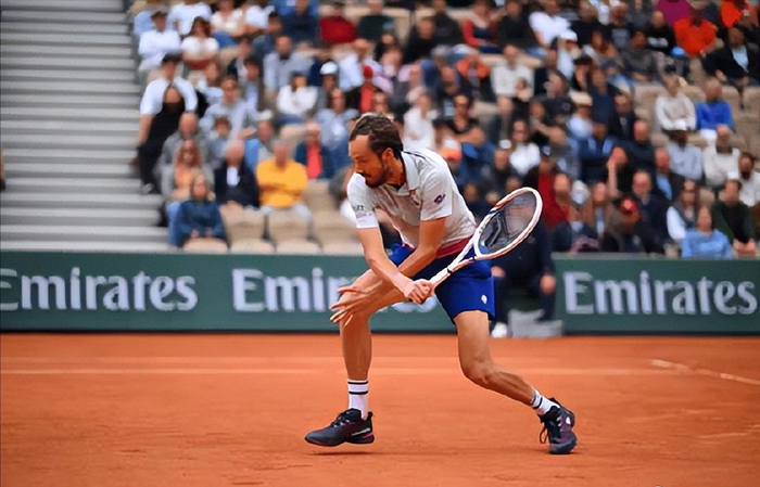 开云体育在线-年终总决赛逆转法网,梅德韦杰夫统治全场