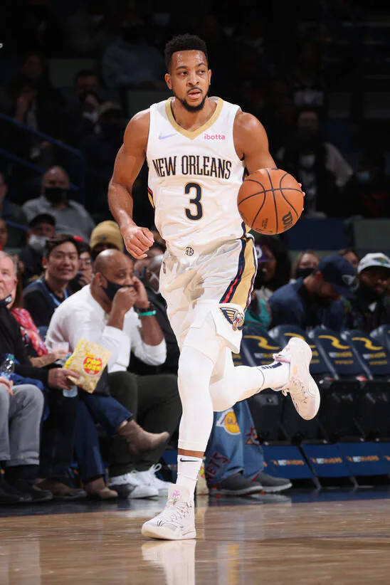 开云下载-马刺鏖战天津队,麦科勒姆高光表现