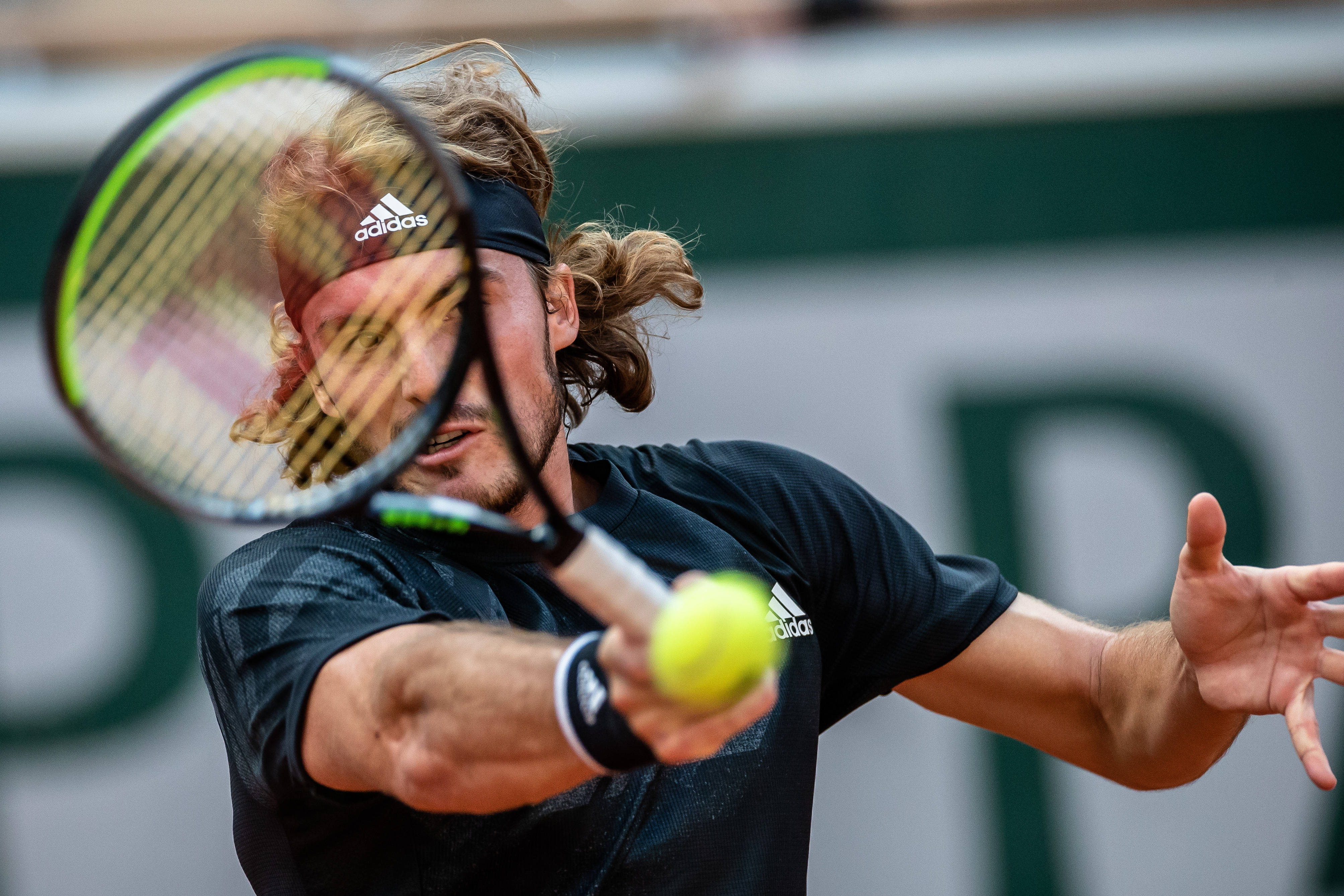 开云官网-法网力克年终总决赛,西西帕斯惊艳四座