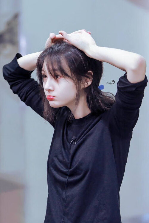 开云体育平台APP-赛道与赛场,当F1引擎在巴林咆哮,戈贝尔在明尼苏达投下制胜一球