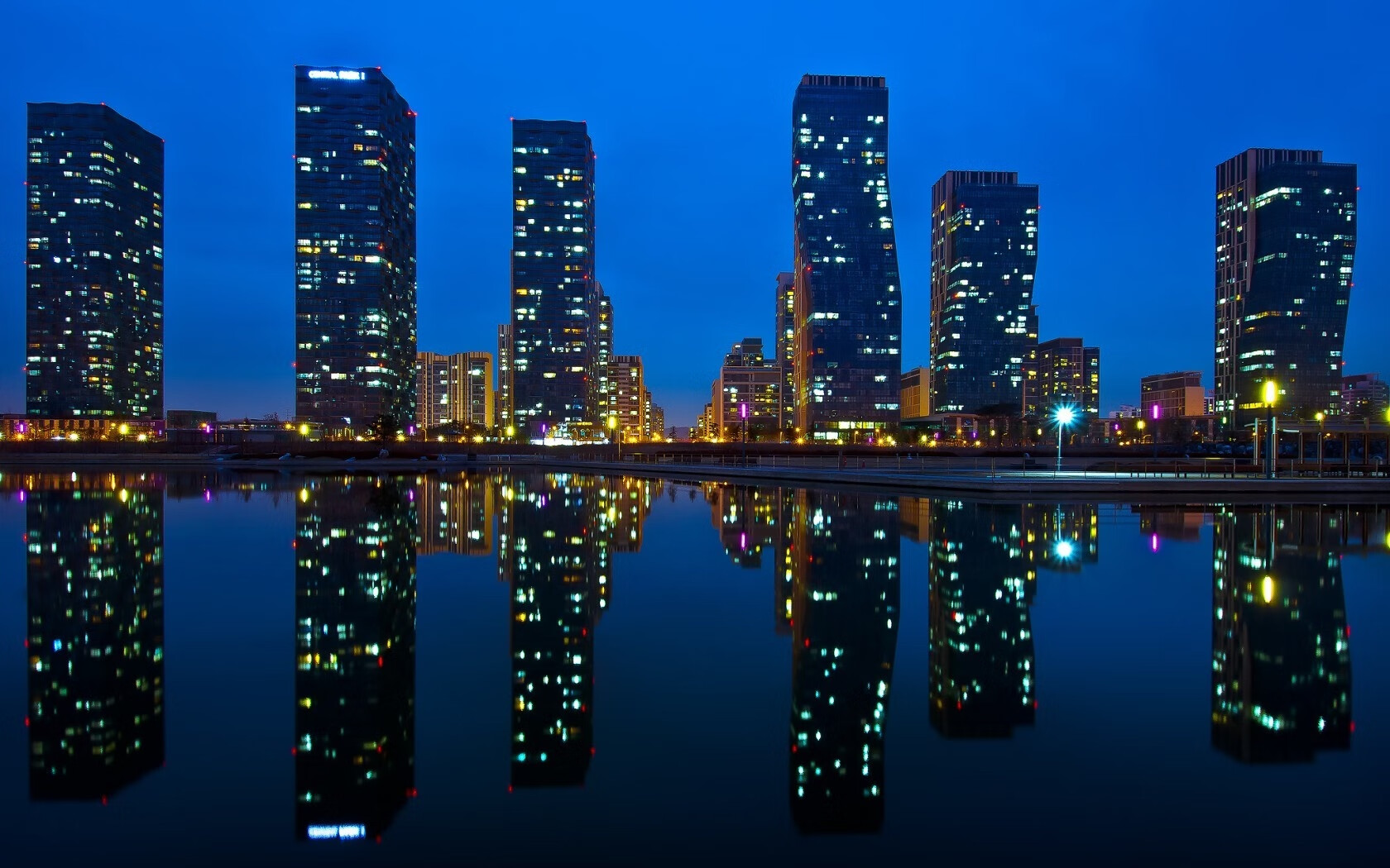 开云平台-篮球风云,库里神准主宰战局,上海队团队力量压倒爵士