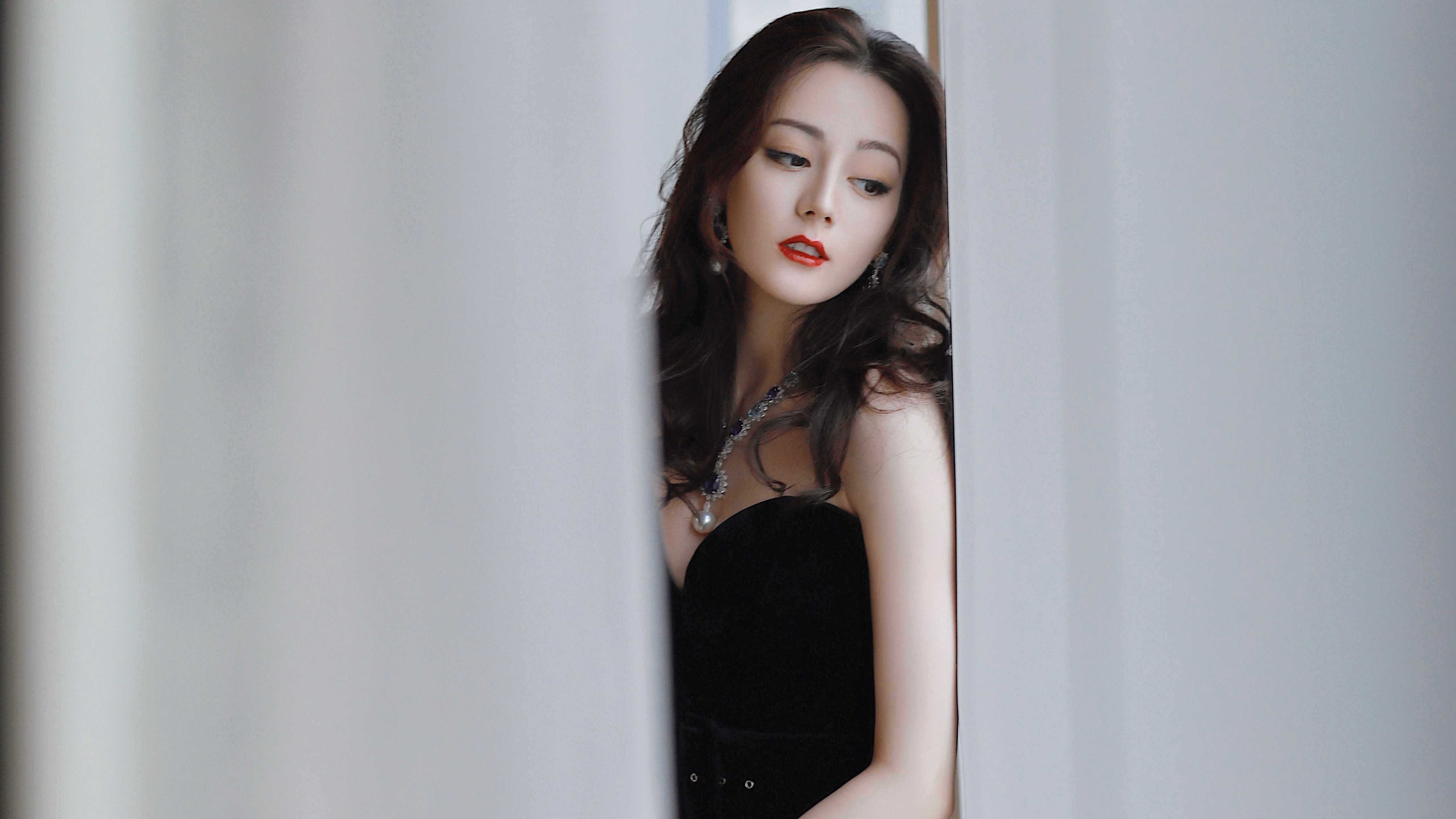 开云体育入口-新王加冕与时代终章，锡安的统治级数据如何映照老鹰淘汰马刺的历史隐喻