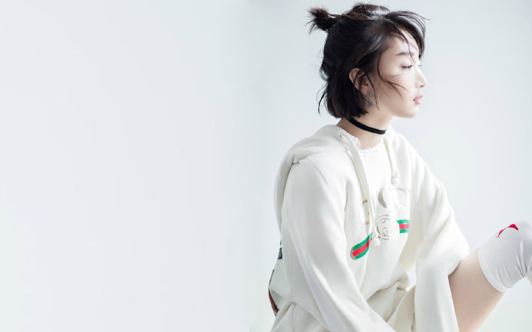 开云体育官网-当里昂铁骑遭遇北欧冰墙，莱万如何用持续性杀伤诠释现代中锋的终极奥义