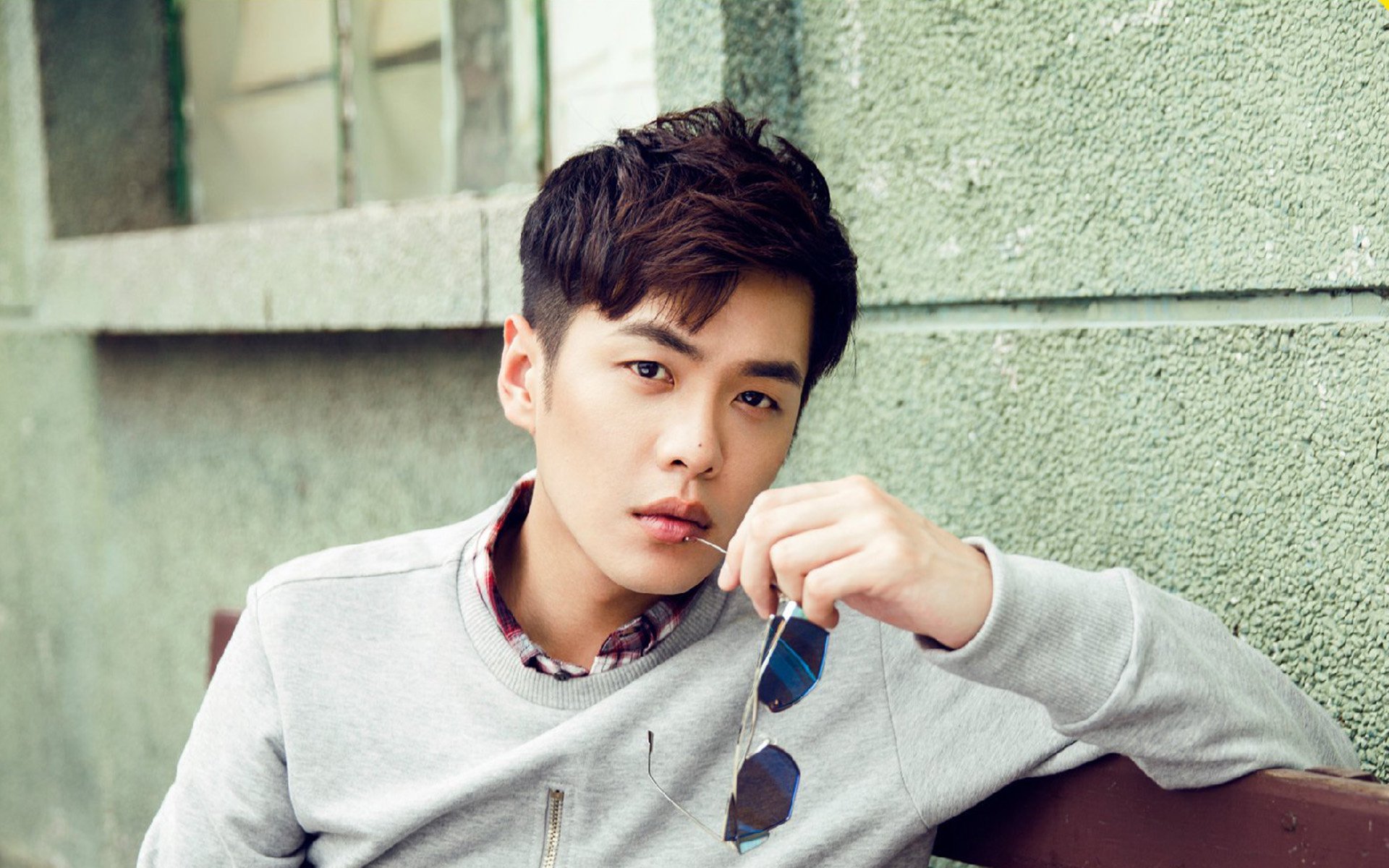 红牛双线战场,F1揭幕战引擎轰鸣,莱比锡红牛智利奏凯